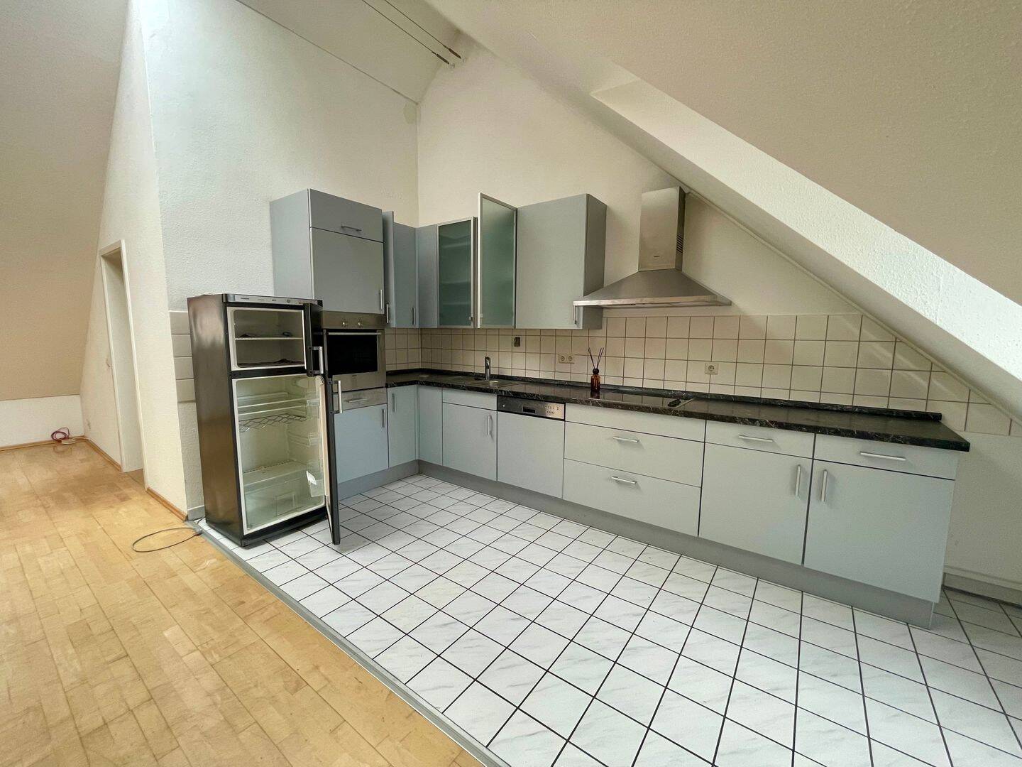 Zentrale 1-Zimmer-Wohnung mit Küche und Tiefgaragenstellplatz | Schmidt & Co. Immobilien – Darmstadt – Vorschaubild 5