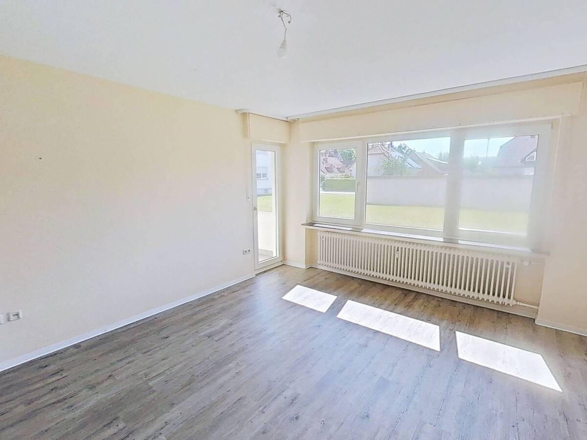 Komfortabel im Erdgeschoss: Helle 3-Zimmer-Wohnung mit Tageslichtbad (Wanne + Dusche) – 33104 Paderborn – Bild 1 von 9