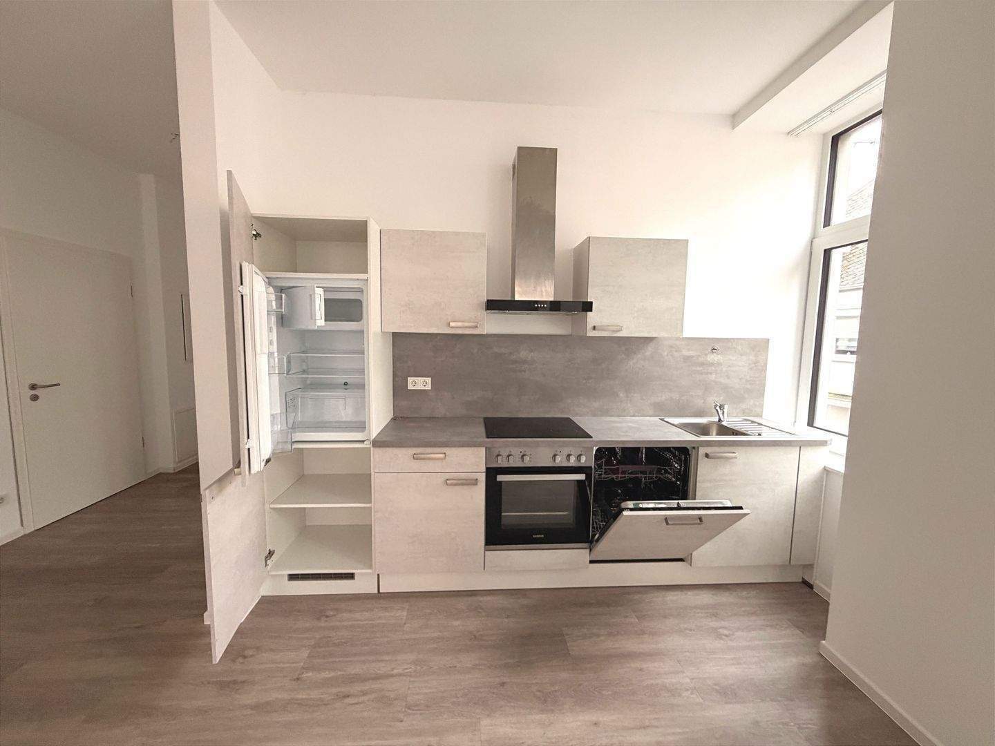 Frei ab sofort / 2-Zimmer-Wohnung mit Einbauküche / Aufzug / Fußbodenheizung / ohne Balkon – Trier – Bild 1 von 9