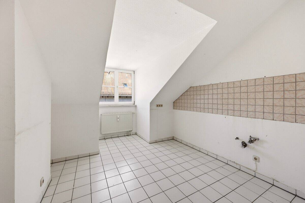 Lichtdurchflutete Dachgeschosswohnung in ruhiger Lage mit großer Fensterfront & Dachterrasse – München – Vorschaubild 6
