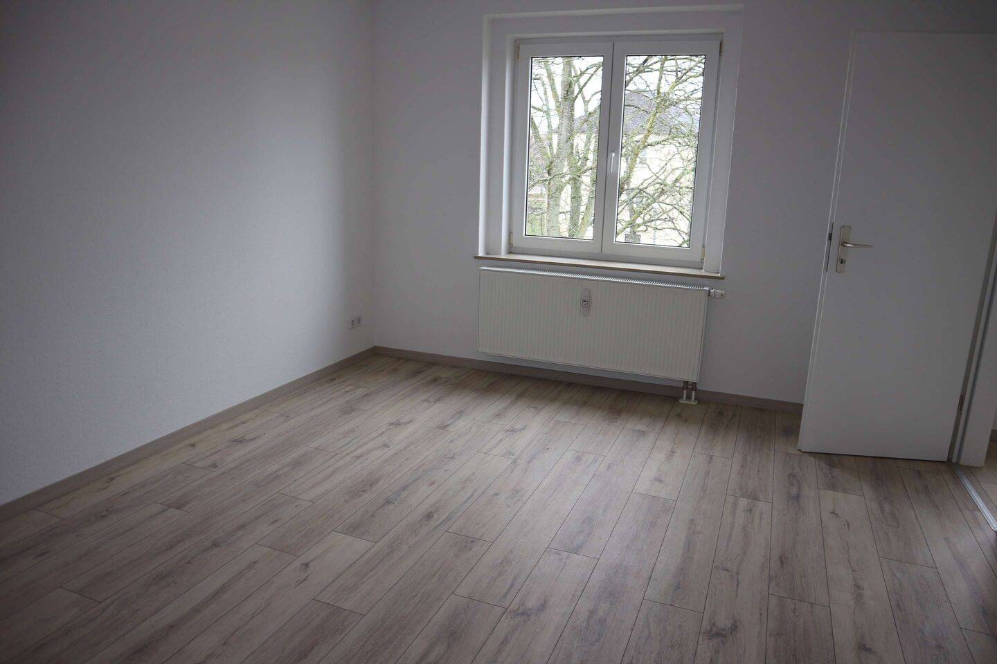 Mieter ab 1.10. gesucht / Zzgl. EBK *** - 1. OG - Balkon - Bad mit Dusche – Chemnitz – Vorschaubild 3