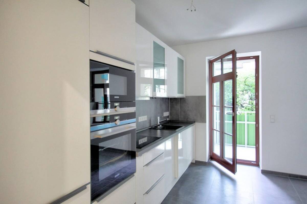 Zweitbezug: Exklusiv sanierte 2-Zimmer-Wohnung mit Luxus-Einbauküche und Balkon – 4299 Leipzig – Bild 1 von 9