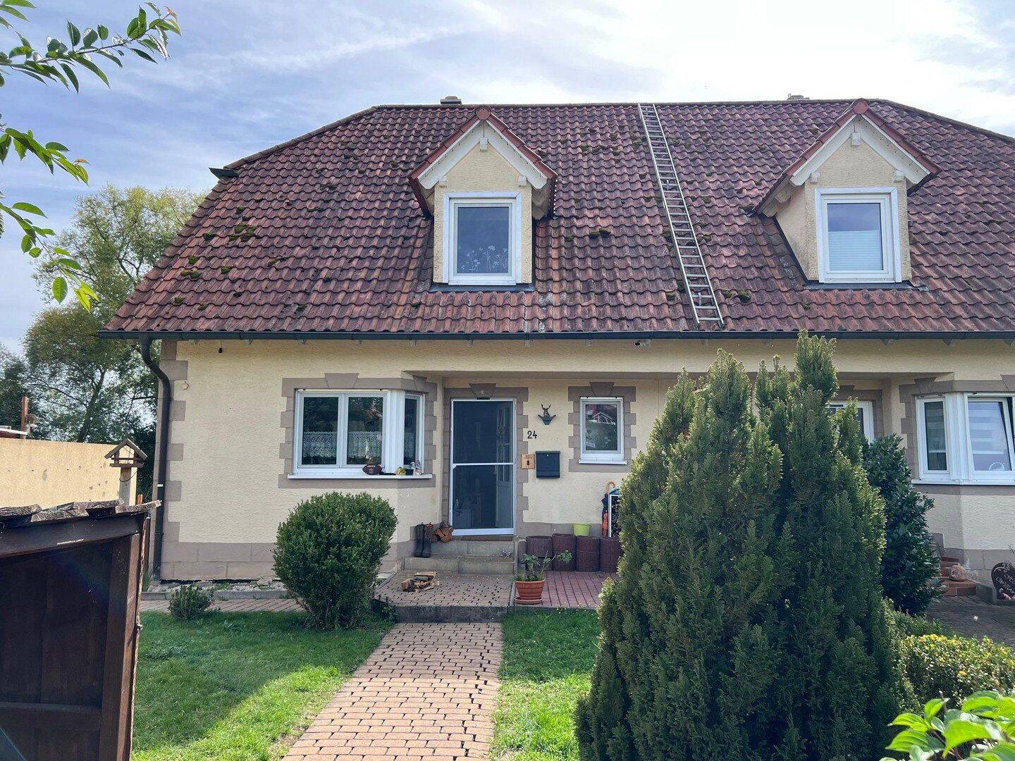 Schöne DHH am Ortsrand mit unverbautem Blick // 147qm Wohnfläche / 7 Zimmer / Einziehen & Wohlfühlen – Itzgrund – Vorschaubild 3