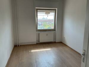 ?Schöne 3-Zimmer-Wohnung mit Tageslichtbad und Balkon in Hanau zu vermieten – 63450 Hanau – Vorschaubild 4