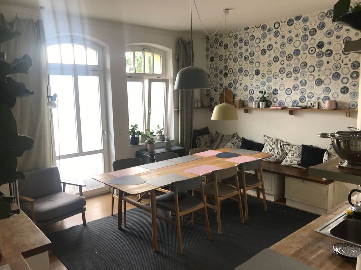 Jena: Stilvolle Altbauwohnung in Bestlage (provisionsfrei) – 7749 Jena – Bild 1 von 9