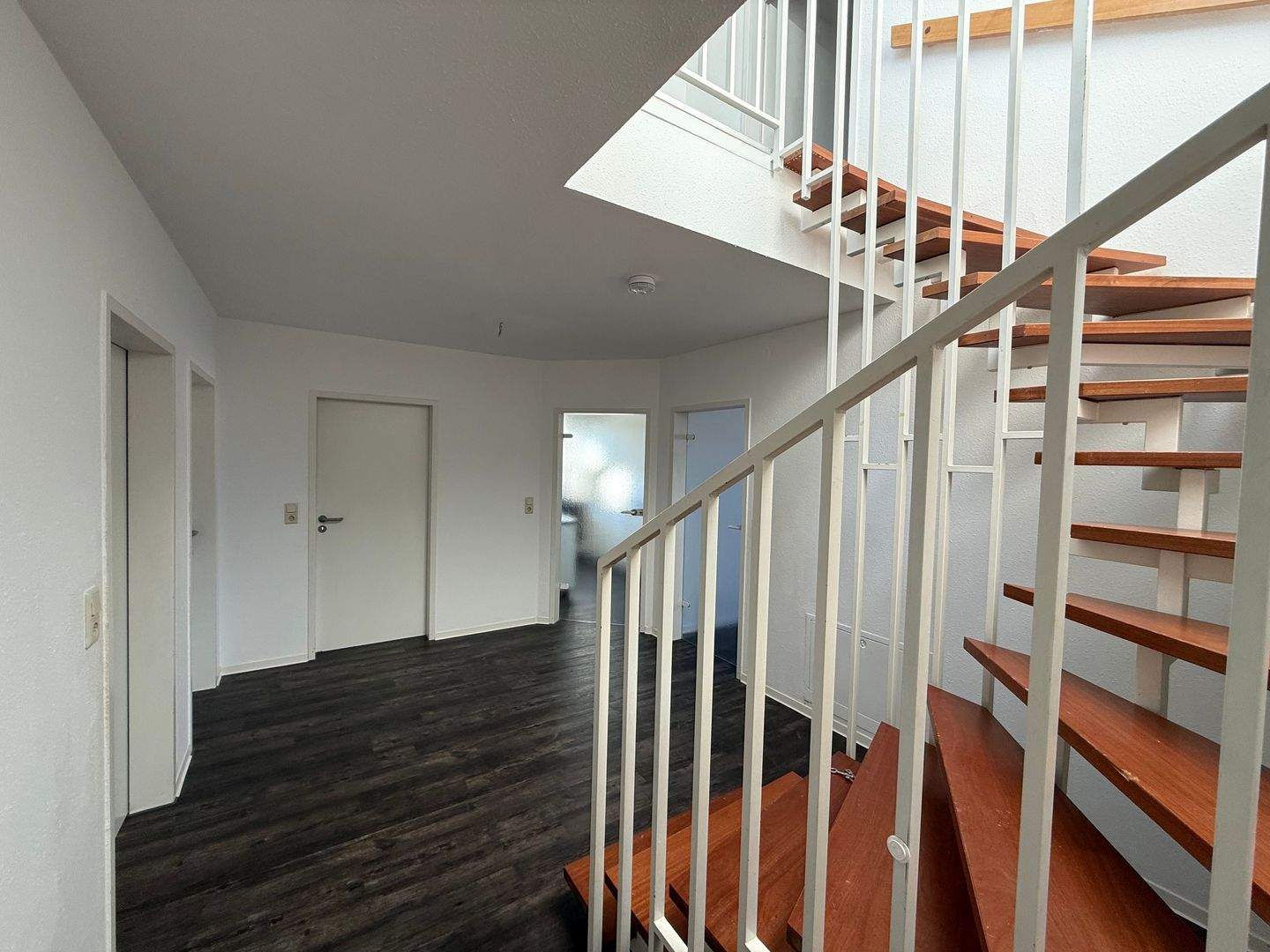 Große und lichtdurchflutete 4-Raum-Maisonette-Wohnung mit Tageslichtbad und EBK – Chemnitz – Vorschaubild 7