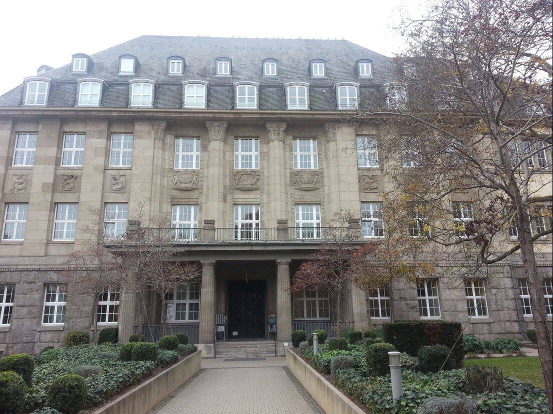 2-Zimmer-Wohnung im stilvollen Gebäude mit Panoramablick über Wiesbaden – Wiesbaden – Vorschaubild 2
