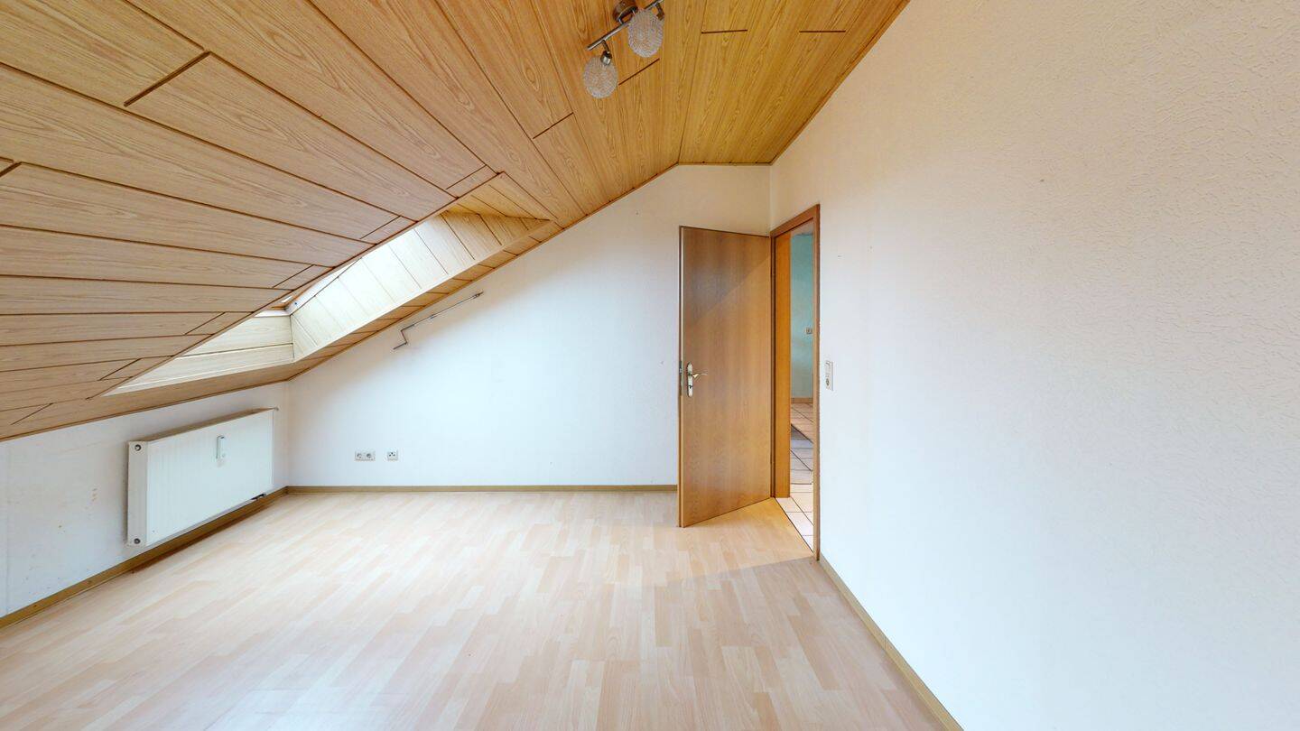Lichtdurchflutete und geräumige 3 Zimmer-Wohnung sofort frei – Püttlingen – Vorschaubild 3
