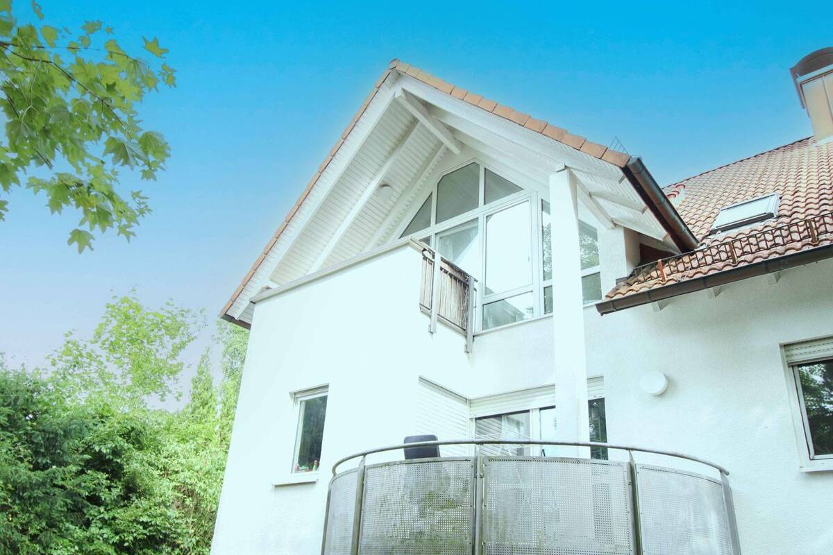 Charmante 2-Zimmer-Wohnung mit Loggia und Tiefgaragenstellplatz – 61381 Friedrichsdorf – Bild 1 von 8