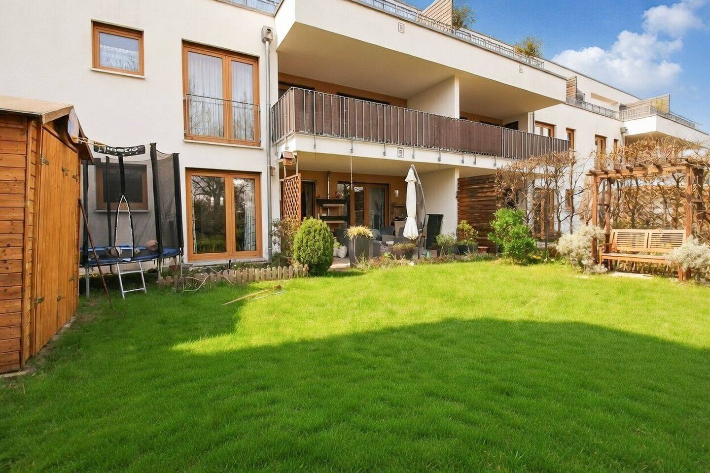 Ihr Rückzugsort in Wiesbaden: Stilvolles Wohnen mit Terrasse & Garten – Wiesbaden – Bild 1 von 9