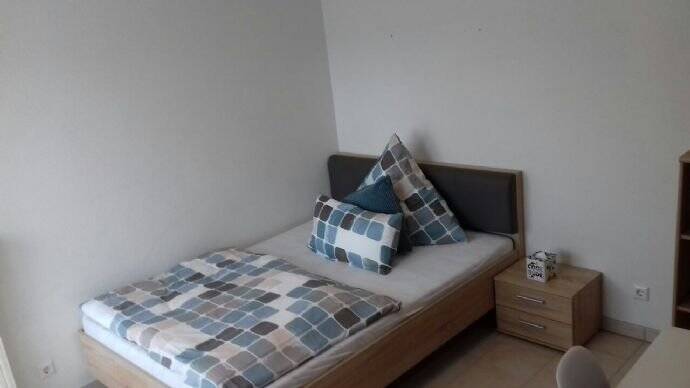 Businessapartment mit Bad und Küche, 1,40mx2,00m Bett, Full-HD TV, WLan, Komplettausstattung – Reutlingen – Vorschaubild 2