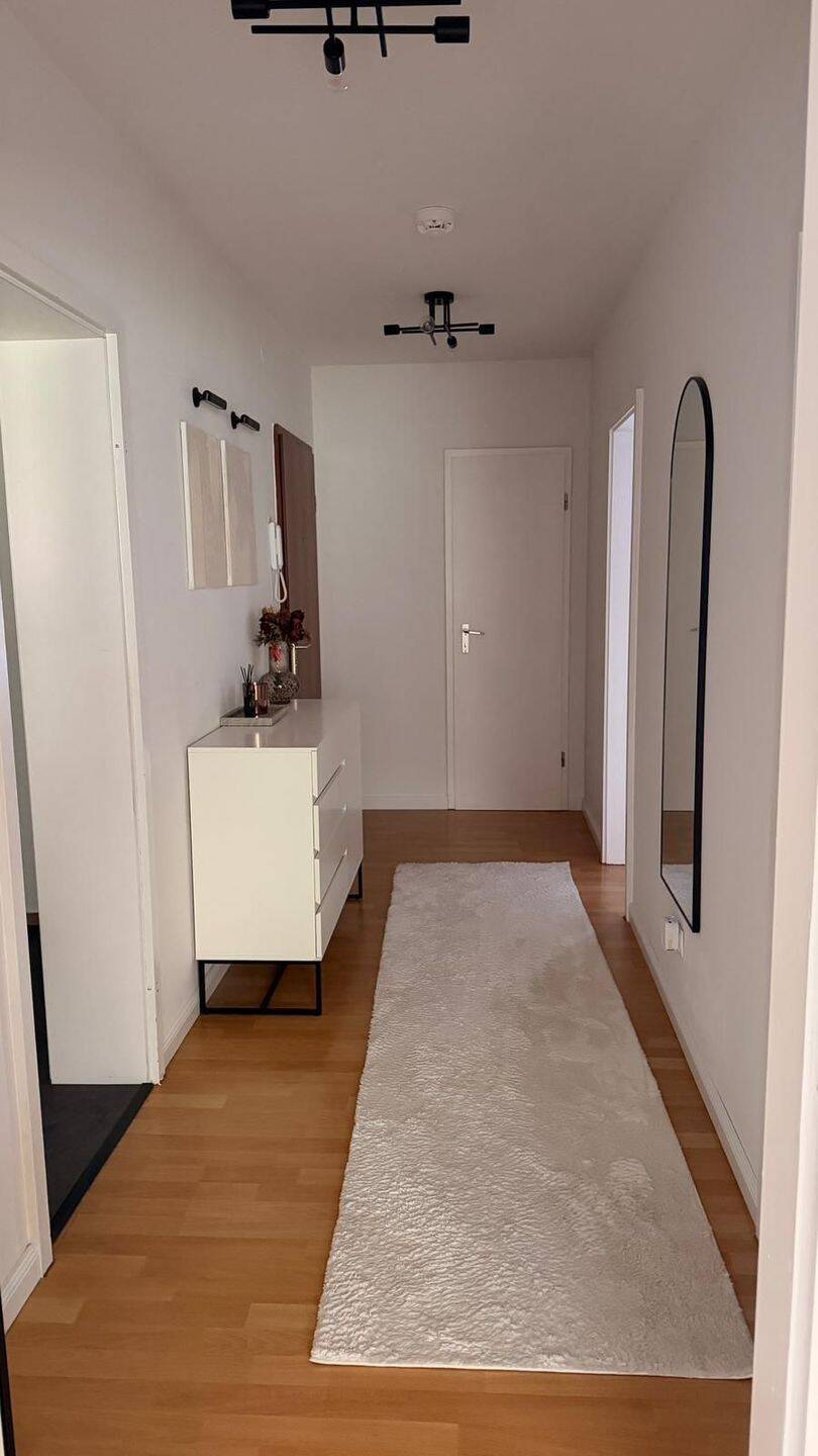 Gepflegte vermietete 2-Zimmer-Wohnung mit modernisiertem Bad, Balkon & Tiefgarage – Hamburg-Wandsbek – Hamburg – Vorschaubild 3
