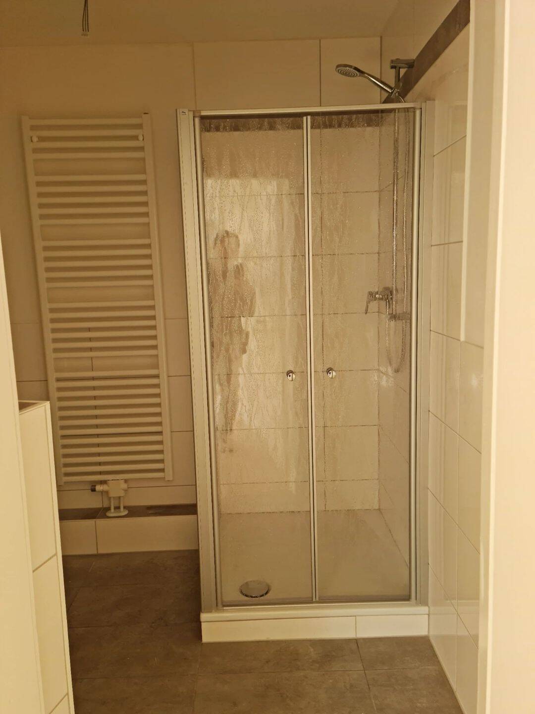 Kernsanierte 1-Zimmer-Wohnung mit Wohnküche und Dachterrasse – Köln – Vorschaubild 3