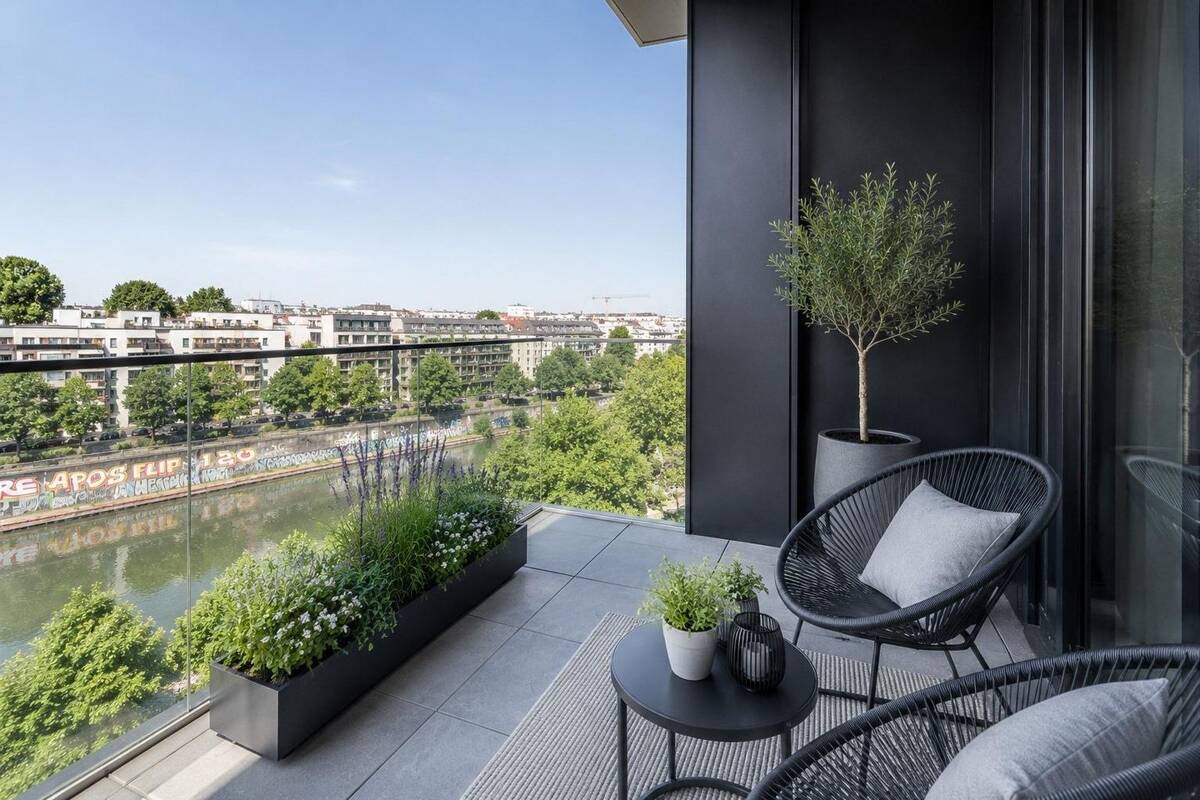 Jeden Tag Spreeblick - Exklusive 2-Zimmer-Wohnung mit Loggia & Tiefgaragenstellplatz – 10555 Berlin – Bild 1 von 9
