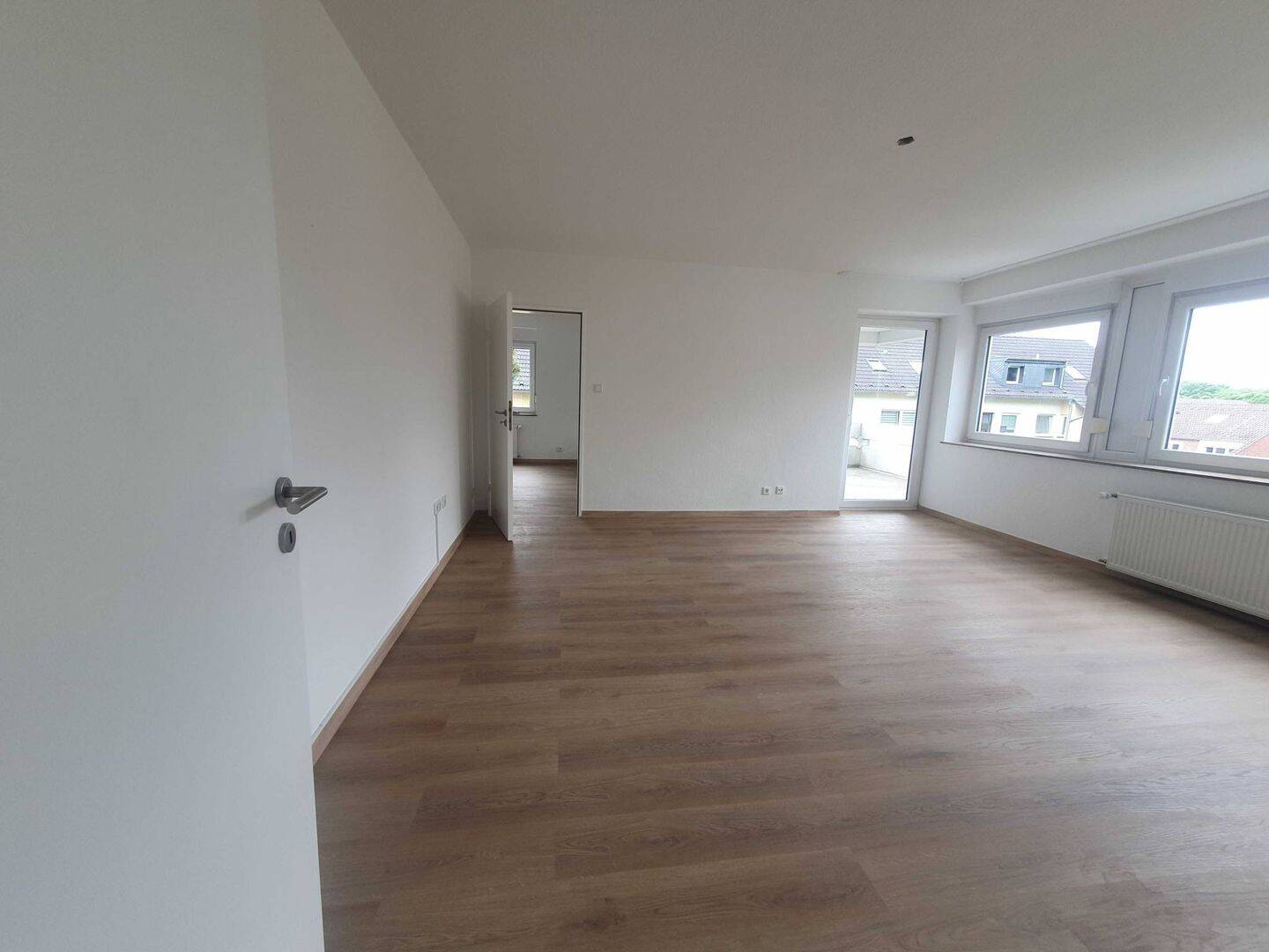 Sanierte 2-Zimmer-Wohnung mit Balkon und viel Platz zur freien Entfaltung – Leverkusen – Vorschaubild 2