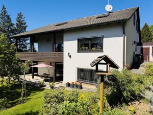 Landidylle trifft Stadtnähe - großzügiges Familienhaus mit Potenzial zum Zweifamilienhaus