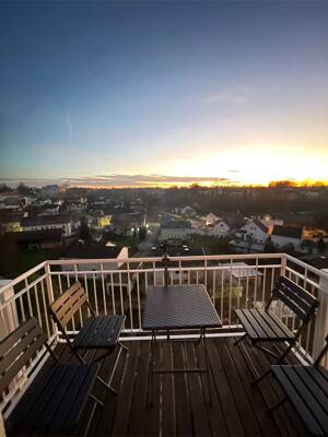 Wohnung mit Balkon und Einbauküche