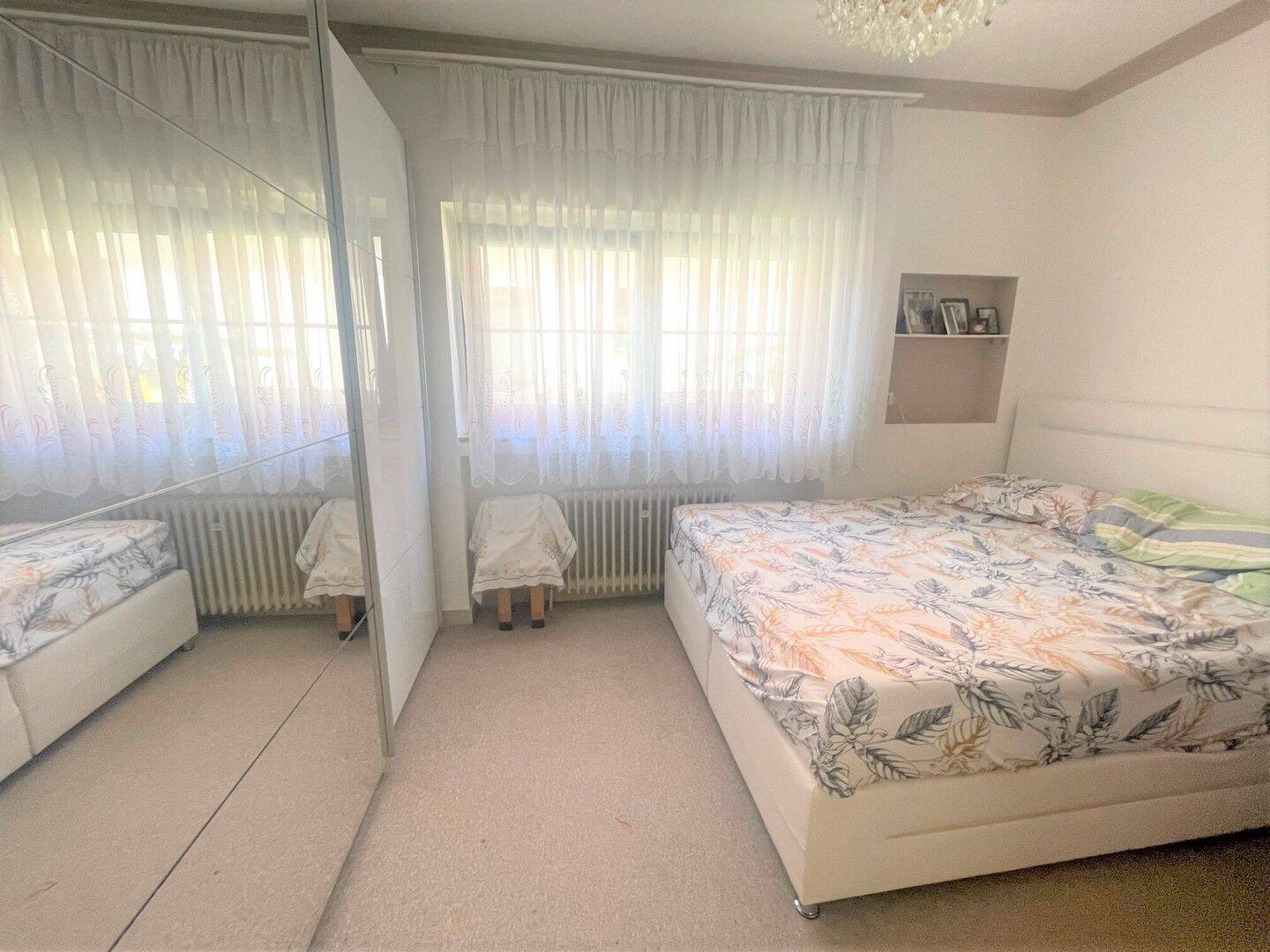 Geräumiges Zwei- Dreifamilienhaus auf großzügigem Grundstück in gefragter Lage von Nördlingen – Nördlingen – Vorschaubild 5