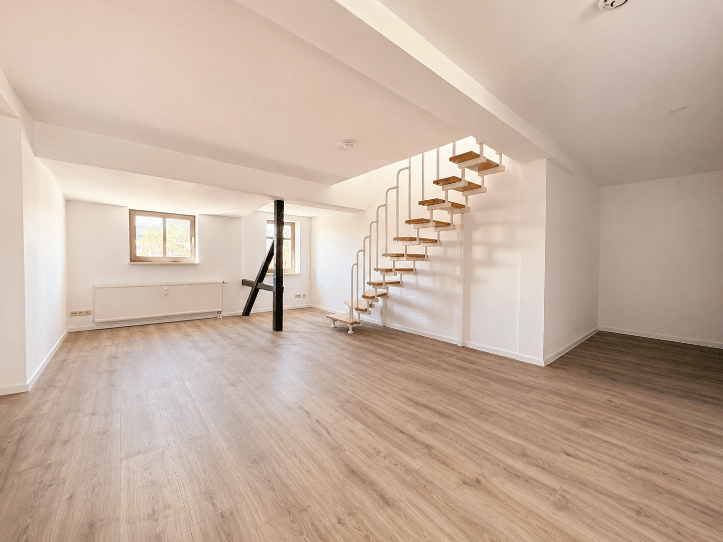 Auf Wunsch mit neuem Boden! Moderne 2 Raumwohnung im Maisonettestil mit offener Küche! – Chemnitz – Vorschaubild 2