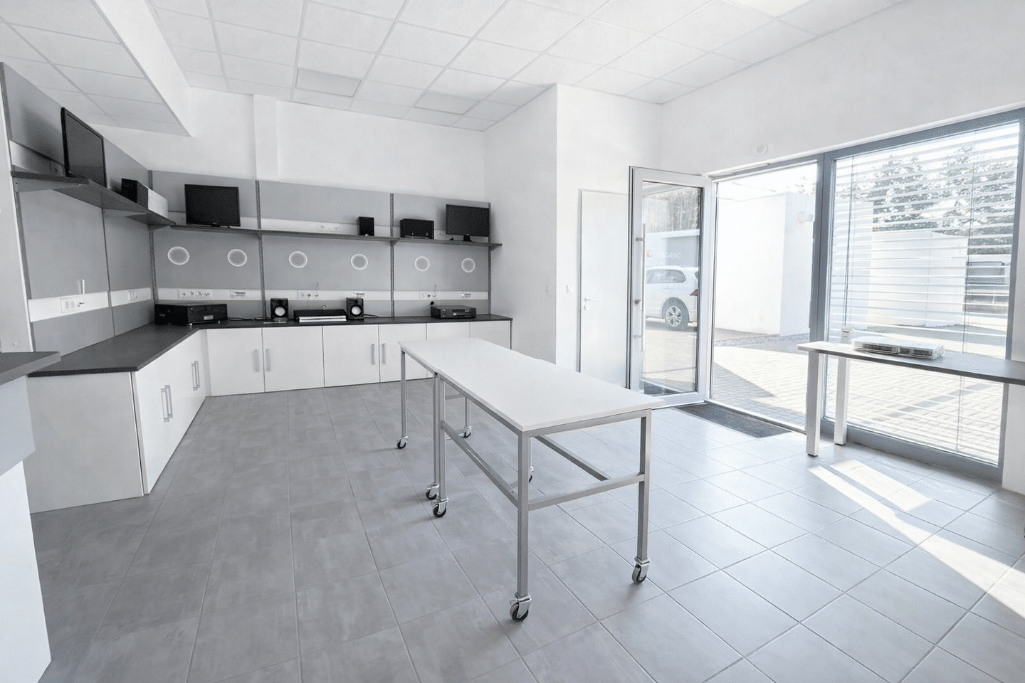 Arbeiten und Wohnen auf 2.700 m² - Gewerbeobjekt mit Wohnhaus, Halle und Garagen – Mühlhausen – Vorschaubild 6