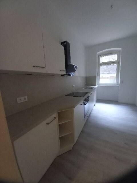 Renovierte Zimmer, Küche, Dusche, Diele, EG in gepflegtem Altbau, ab 01.09. zu vermieten