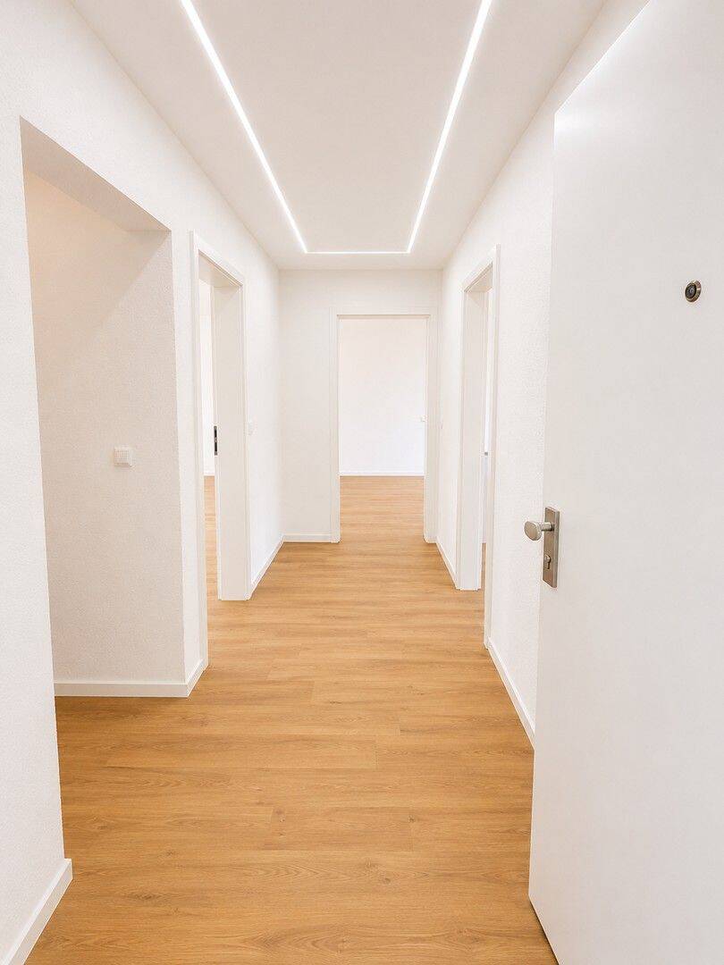 Frisch kernsanierte 3- bis 4-Zimmer-Wohnung mit großem Balkon in Ditzingen – Ditzingen – Vorschaubild 5