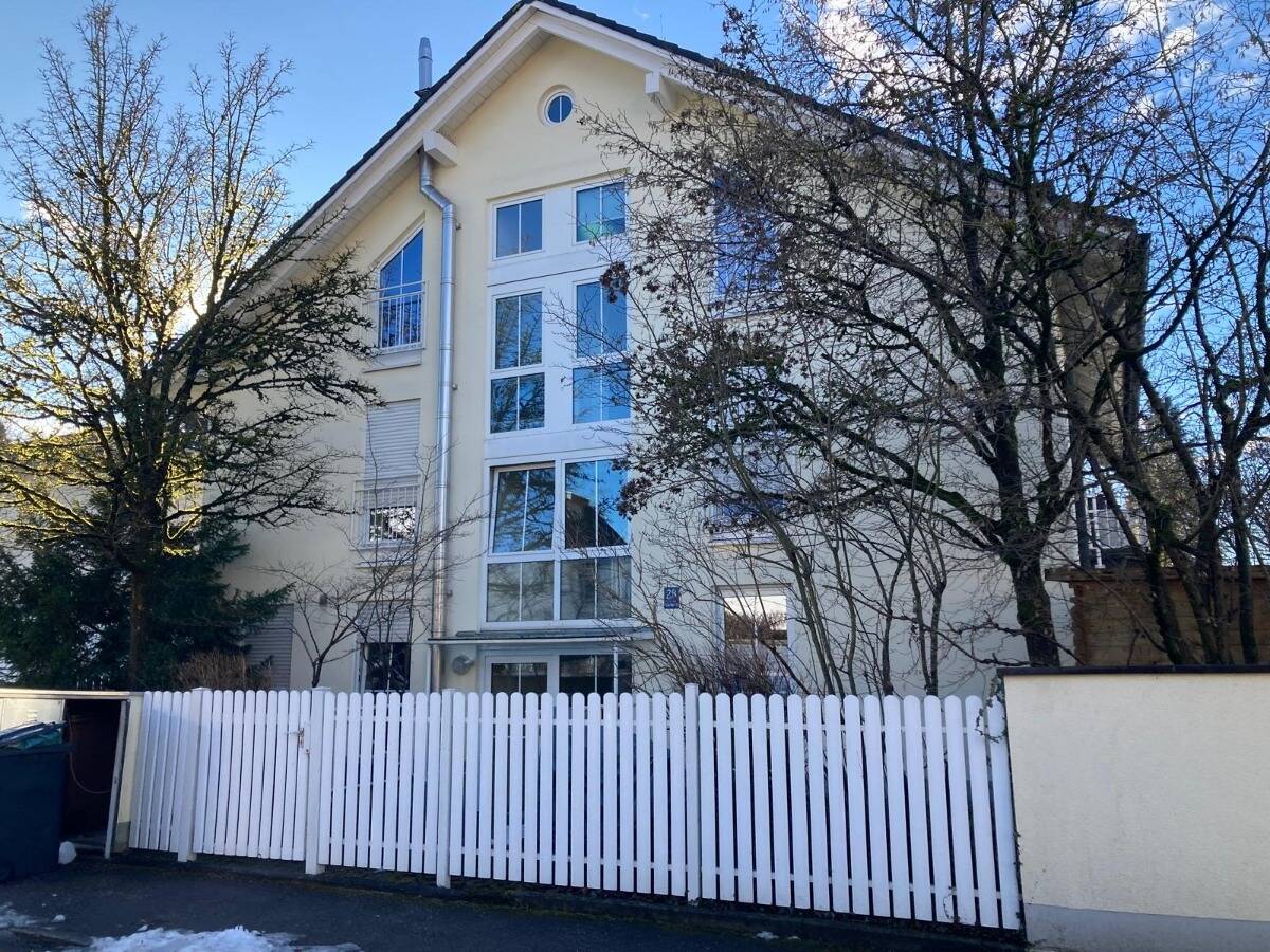 Großzügige Gartenwohnung über 2 Ebenen mit Wintergarten – 81739 München – Bild 1 von 9