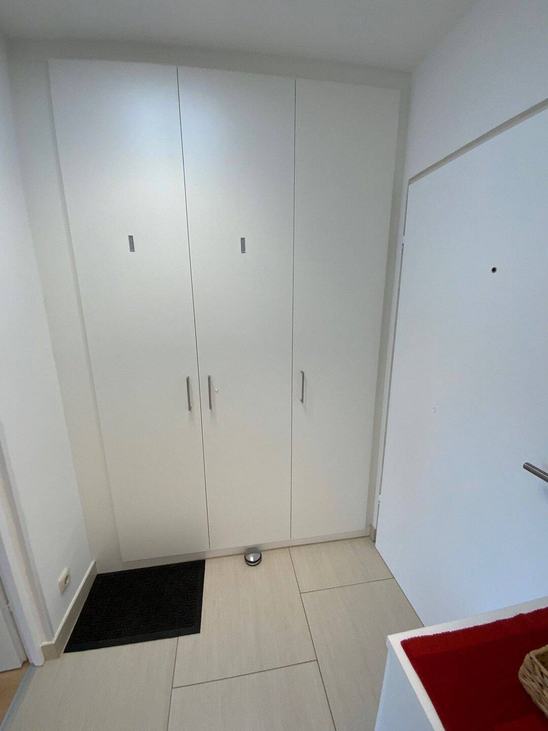 Hochwertig voll möblierte 1-Zimmer-Wohnung mit Balkon in München-Bogenhausen – München – Vorschaubild 3