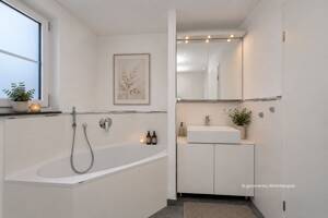Sofort verfügbar - Moderne 4-Zimmer-Wohnung mit Westbalkon in München-Trudering – 81827 München – Vorschaubild 6