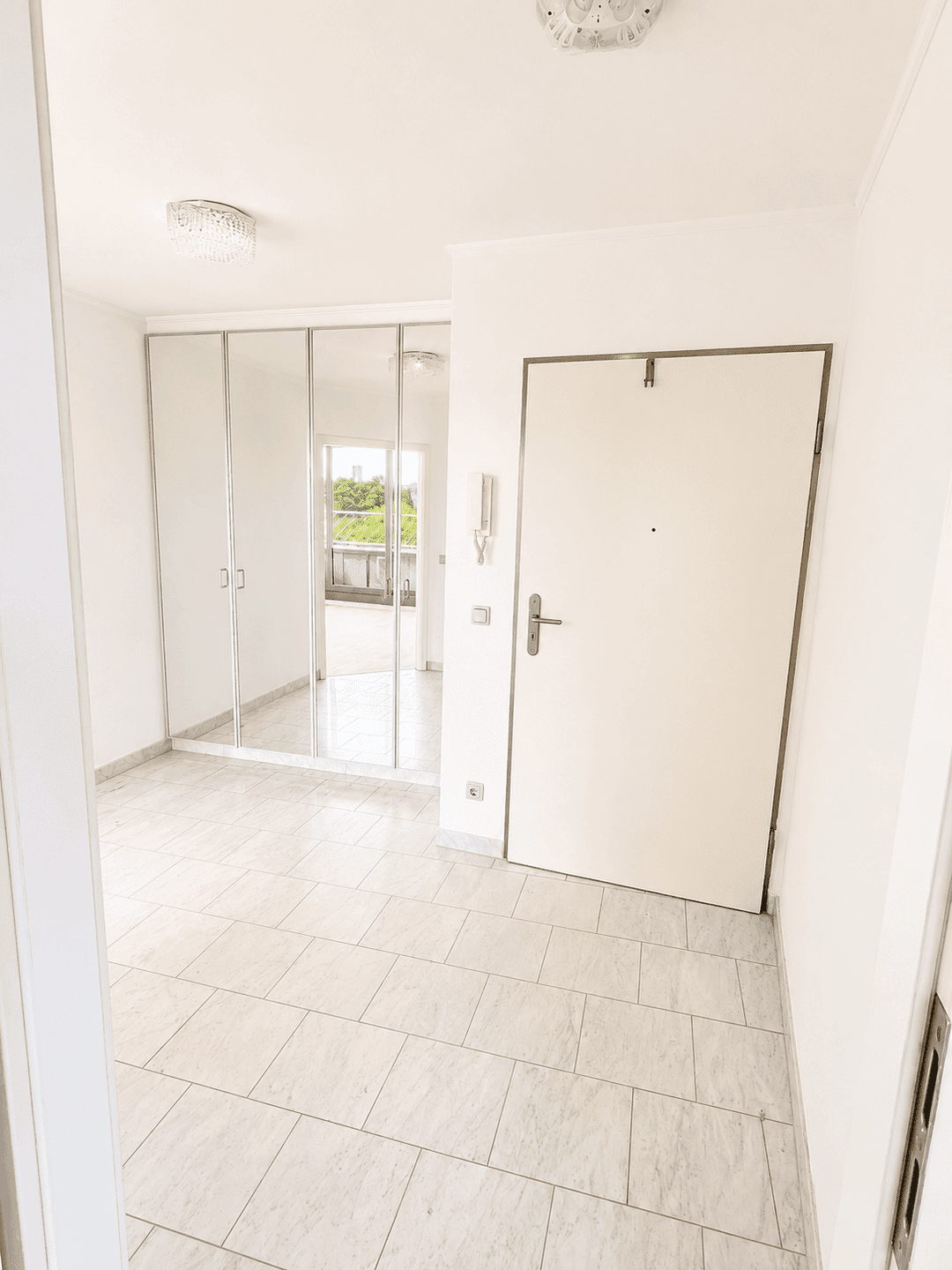 Lichtdurchflutete 3-Zimmer-Dachgeschosswohnung mit zwei Balkonen in Saarbrücken – Saarbrücken – Vorschaubild 5