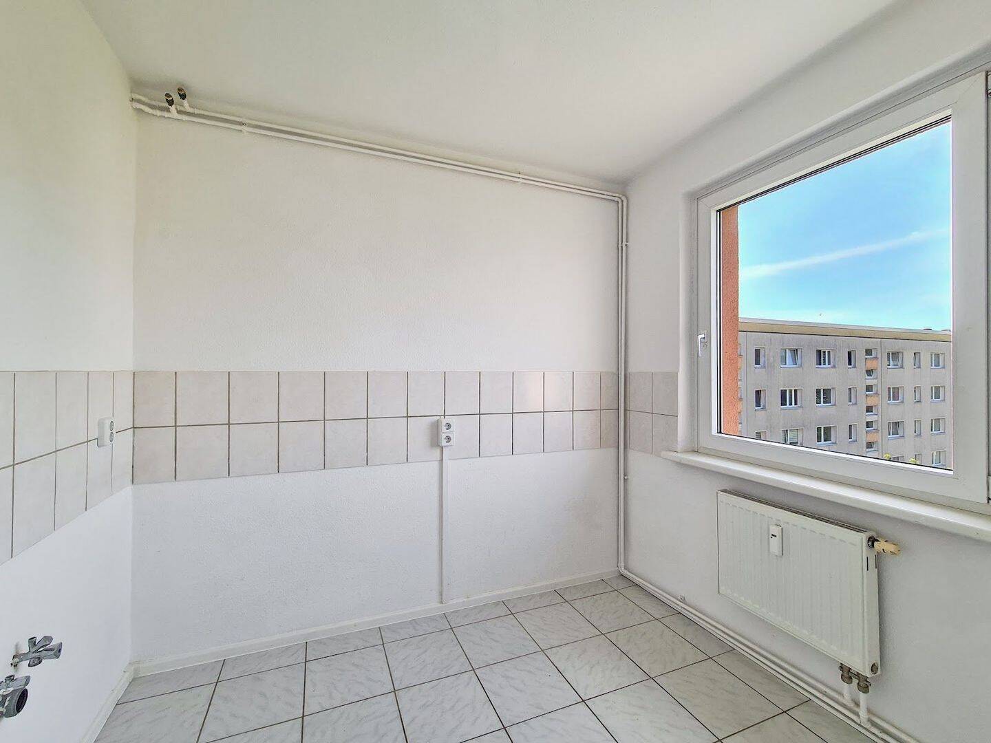 Helle 4 Zimmerwohnung mit großem Balkon und Ausblick – Freiberg – Vorschaubild 3