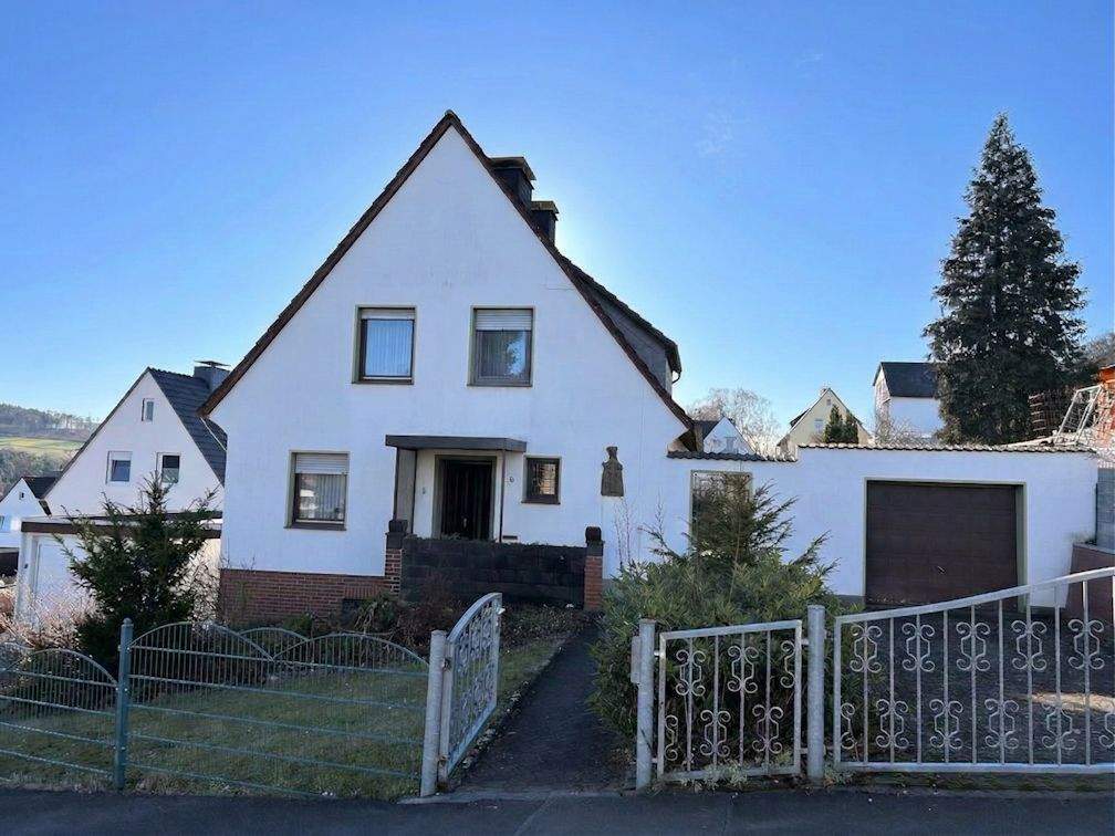 Hier können Sie Ihre Vorstellungen verwirklichen! Ein-/Zweifamilienhaus in ruhiger Ortsrandlage von Rüthen – Rüthen – Bild 1 von 9