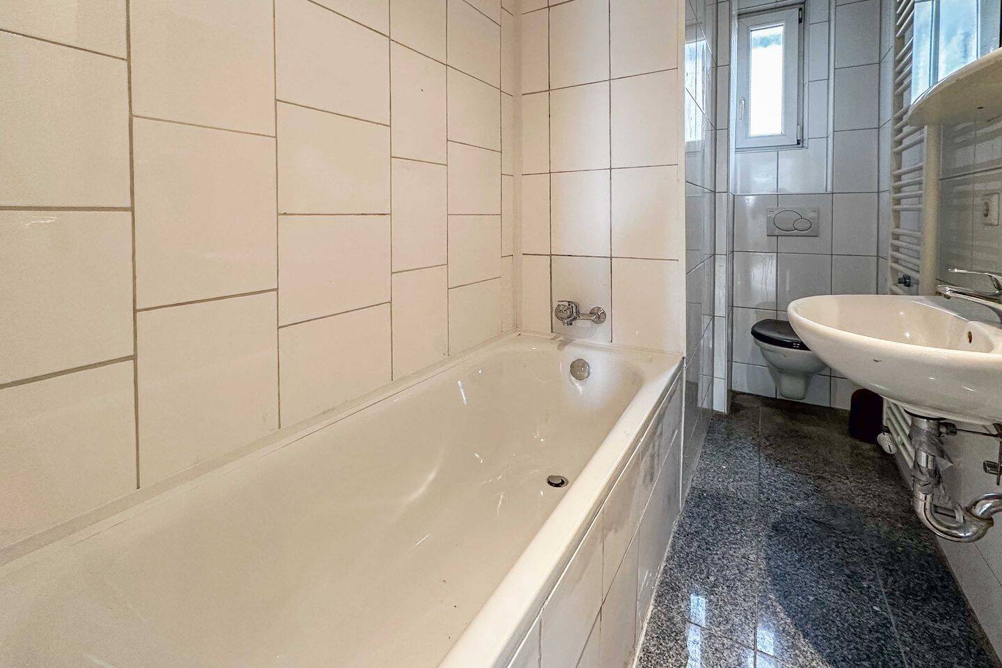 Sofort bezugsfrei: Großzügige 3-Zimmer-Wohnung mit viel Platz zum Entfalten in Stuttgart-Münster – Stuttgart – Vorschaubild 9