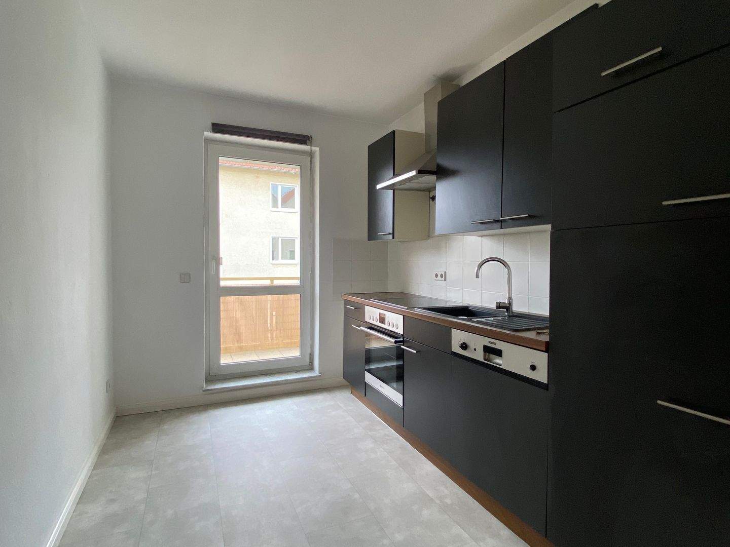 Frisch Saniert inkl. 2x PKW-Stellplätze, Einbauküche & Balkon – Magdeburg – Vorschaubild 4