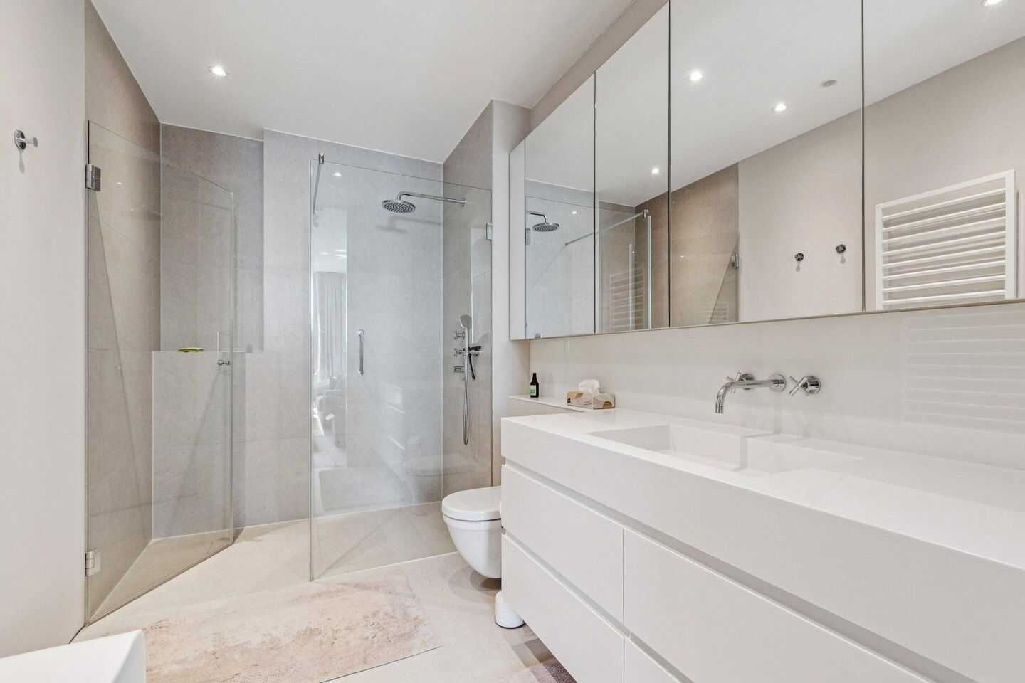 Urbaner Luxus trifft Waterfront-Living - einzigartige Designerwohnung an der Elbe – Hamburg – Vorschaubild 8