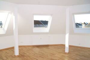 Viel Platz im Dachgeschoss! + Loggia + Parkett + Wanne & Dusche + Fußbodenheizung + PKW-Stellplatz – 4155 Leipzig – Vorschaubild 7