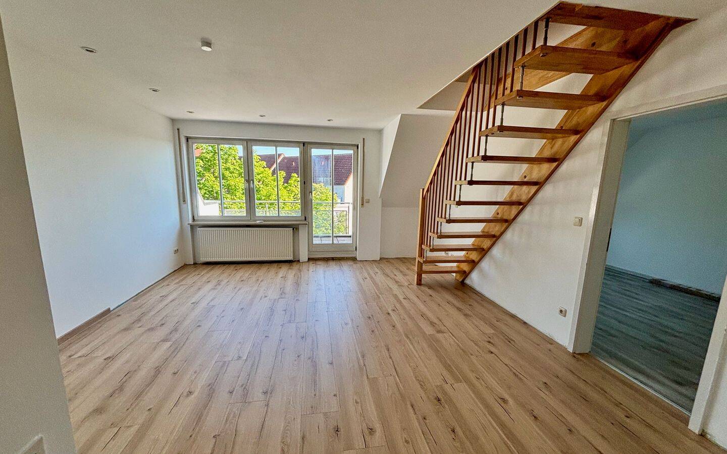 Lichtdurchflutete 2-Zimmer-Maisonettewohnung mit ausgebautem Spitzboden und Südbalkon in Erlangen-Büchenbach – Erlangen – Vorschaubild 8