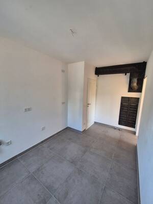 Helle 3-Zimmer-Wohnung mit 30m² Wintergarten, Kachelofen, großem Garten, Garage und Werkstattraum in Schwanstetten – 90596 Schwanstetten – Vorschaubild 6