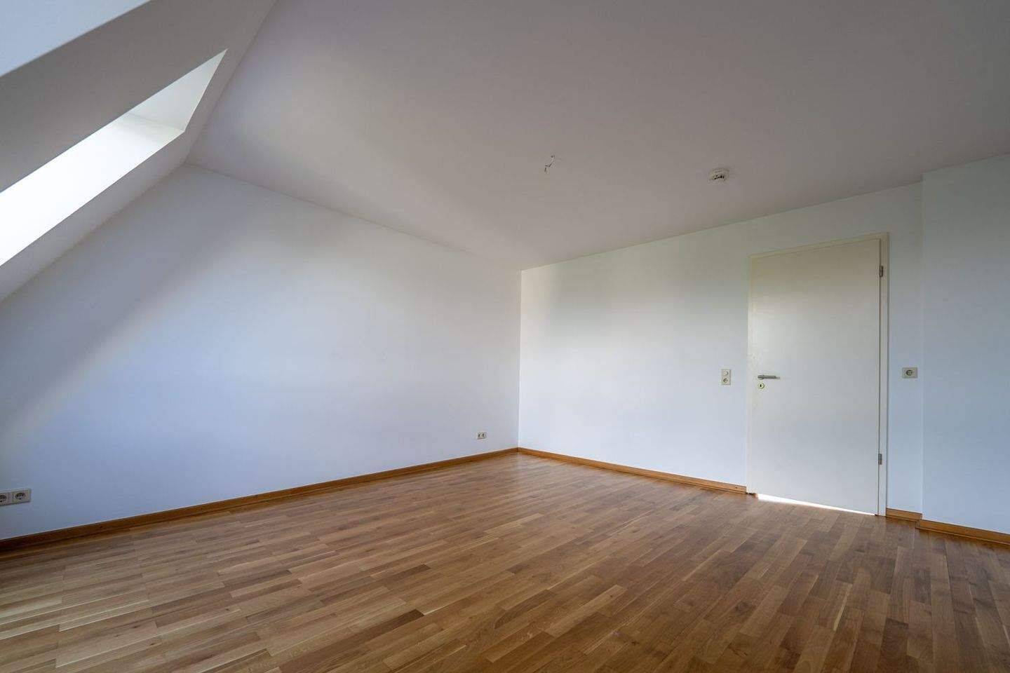 2-Zimmer Dachgeschoss-Wohnung mit Aufzug und Sonnen-Dachterrasse – Berlin – Vorschaubild 9