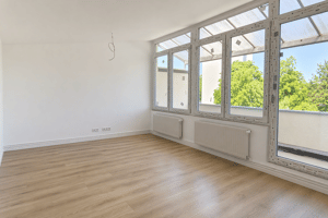 Lichtdurchflutete 5-Zimmer-Wohnung auf 4 Ebenen mit 2 Balkonen und Einbauküche! – 22111 Hamburg – Vorschaubild 2