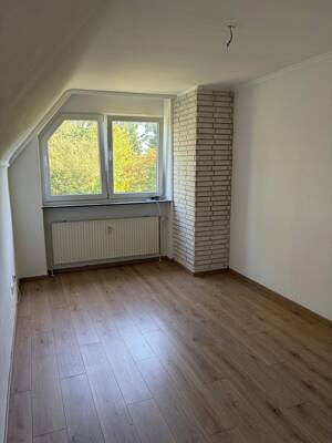 Ruhige 3 Zimmer Dachgeschosswohnung mit Balkon und Garage in Hamburg Wandsbek – 22147 Hamburg – Vorschaubild 5