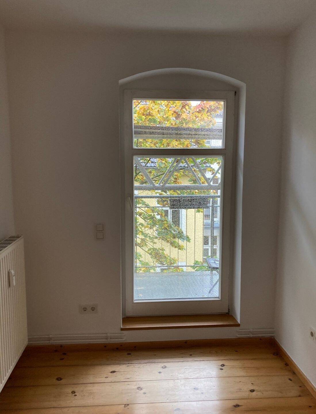 gepflegte kleine Altbauwohnung mit großem Westbalkon - frei beziehbar - – Berlin – Vorschaubild 3