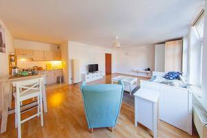 Ruhig, hell, möbliert - Apartment mit Top-Anbindung zwischen Adlershof und Flughafen BER – 12524 Berlin – Vorschaubild 3