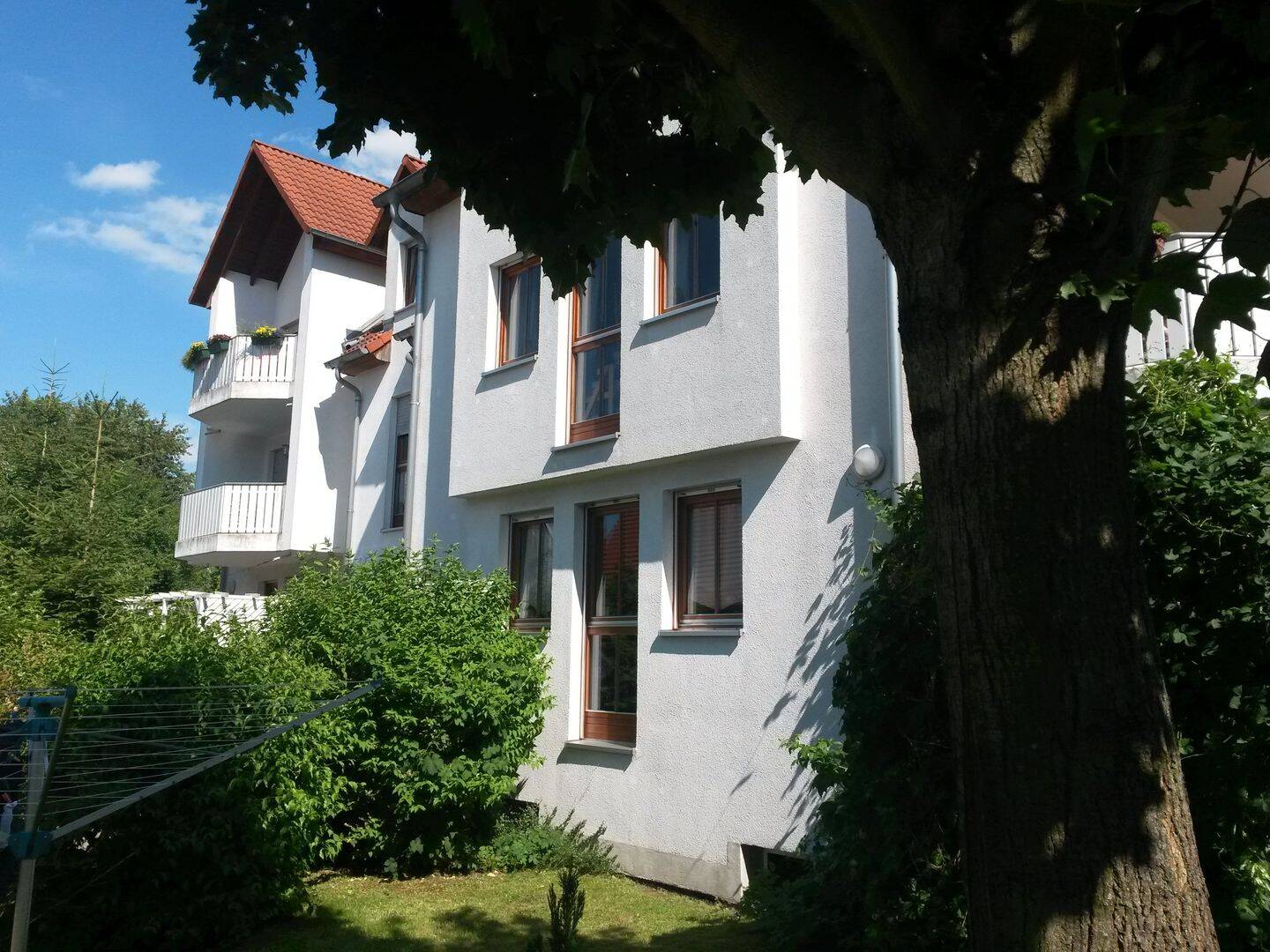 Sehr großzügige 3 Zi.-Wohnung mit  üppigerTerrasse