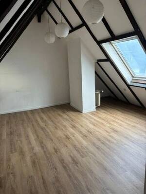 Teilmodernisierte 3-Zimmer-Maisonette-Dachgeschoßwohnung mit Balkon in Köln-Buchheim – 51065 Köln – Vorschaubild 9