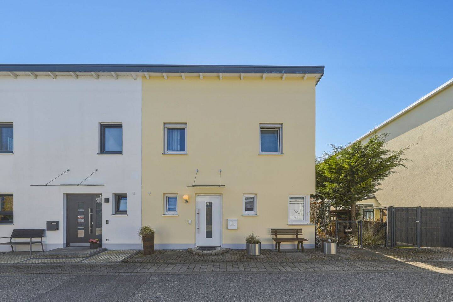Wohnglück in TOP-Lage von Poing - gepflegte Doppelhaushälfte, familienfreundlich und ruhig gelegen. – Poing – Bild 1 von 9