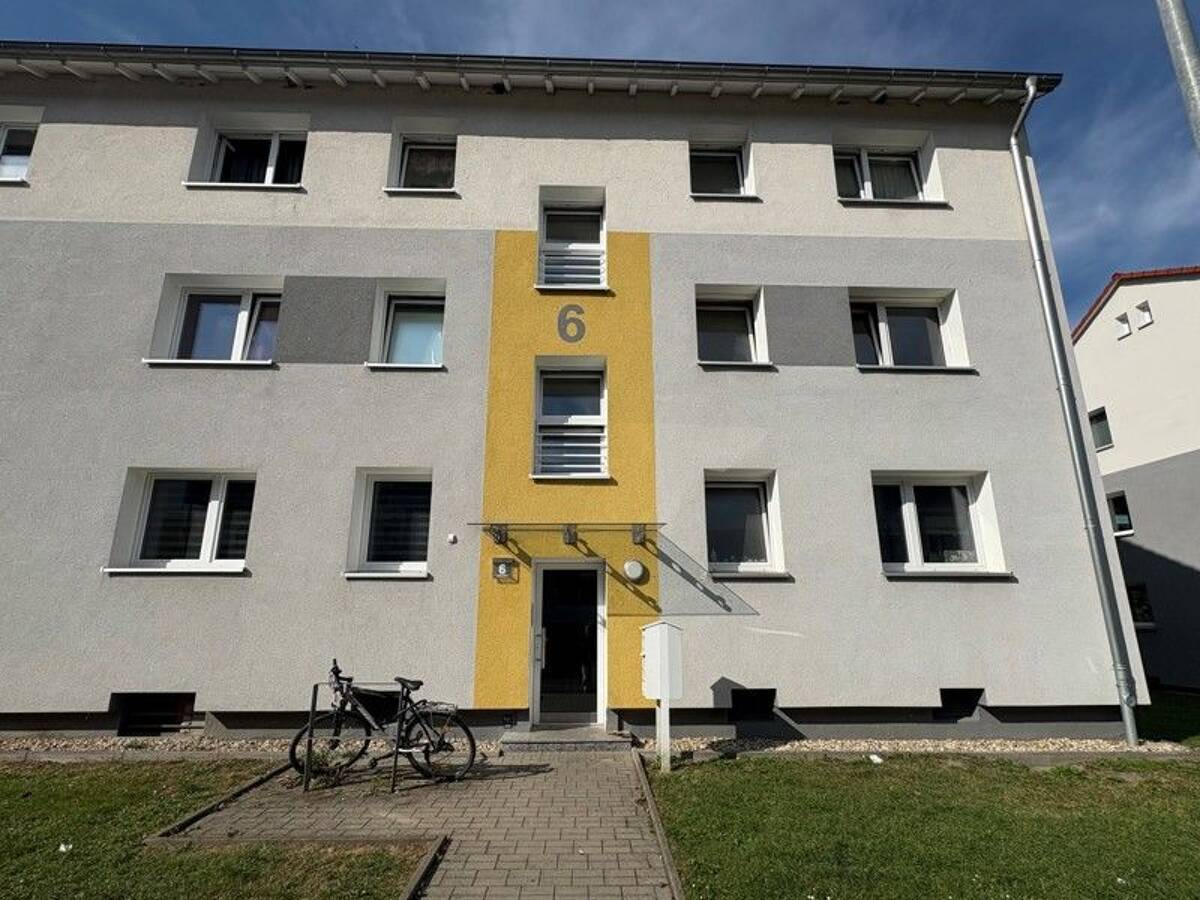 Ihr Wohlfühlort erwartet Sie: Entdecken Sie diese schöne 2,5-Zimmer-Wohnung im Erdgeschoss mit Balkon! – 45327 Essen – Bild 1 von 7