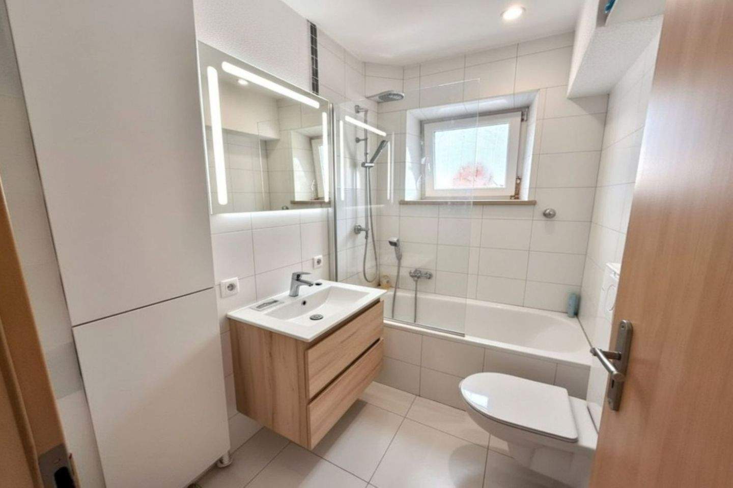 Leerstehende 2 Zi. Wohnung mit PKW Stellplatz, Keller und toller Anbindung in Augsburg – Augsburg – Vorschaubild 4