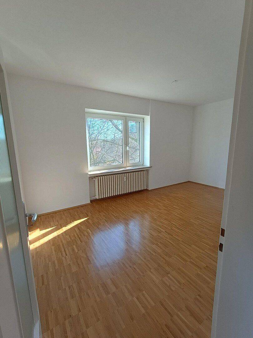 3 Zimmer Wohnung mit Echtholz-Parkett - Blick auf Westfalenpark inklusive – Dortmund – Vorschaubild 3