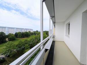 Sanierte Wohnung mit ebenerdiger Dusche und traumhaften Ausblick! – 9122 Chemnitz – Vorschaubild 4